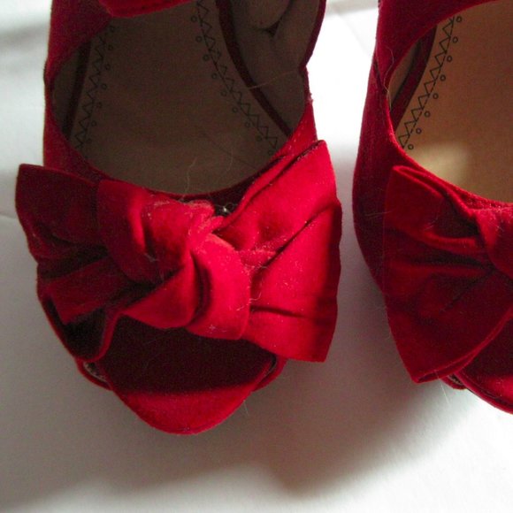 Olsenboye Bright Red Bow Suede Like High Heels - Picture 3 of 9